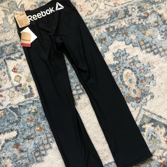 Reebok Pants - Reebok Straight leg stretch pant